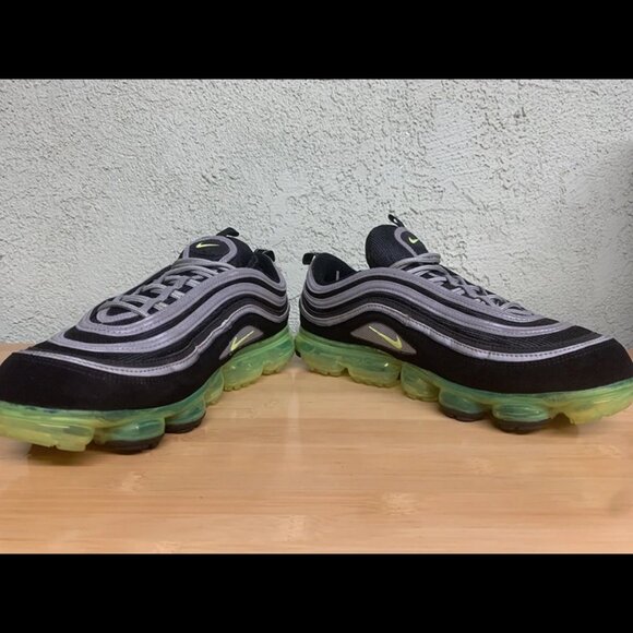 Athletic_Shoes